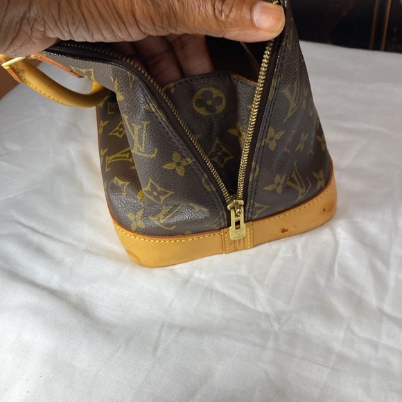 Louis Vuitton Alma very clean with a few light spot cause by me - Picture 6 of 8